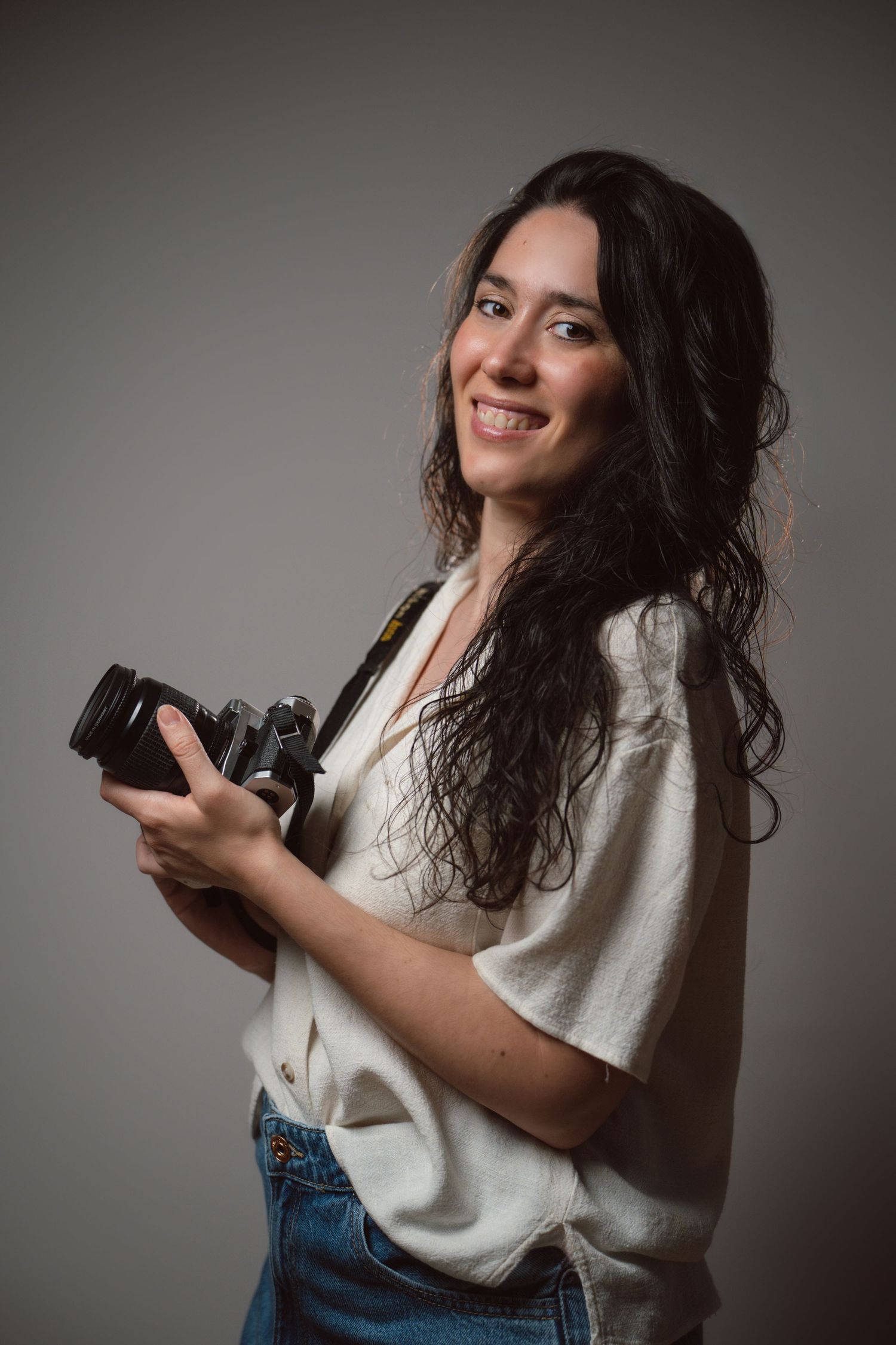 Mónica Béjar con su cámara